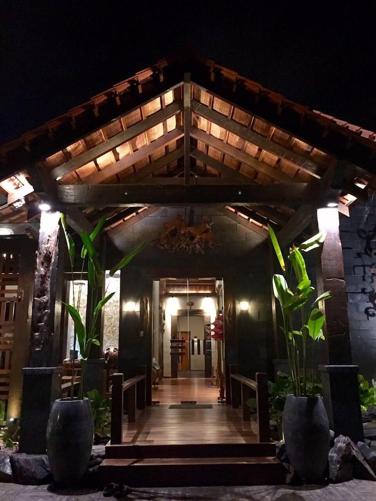 Ipoh Bali Hotel Bagian luar foto